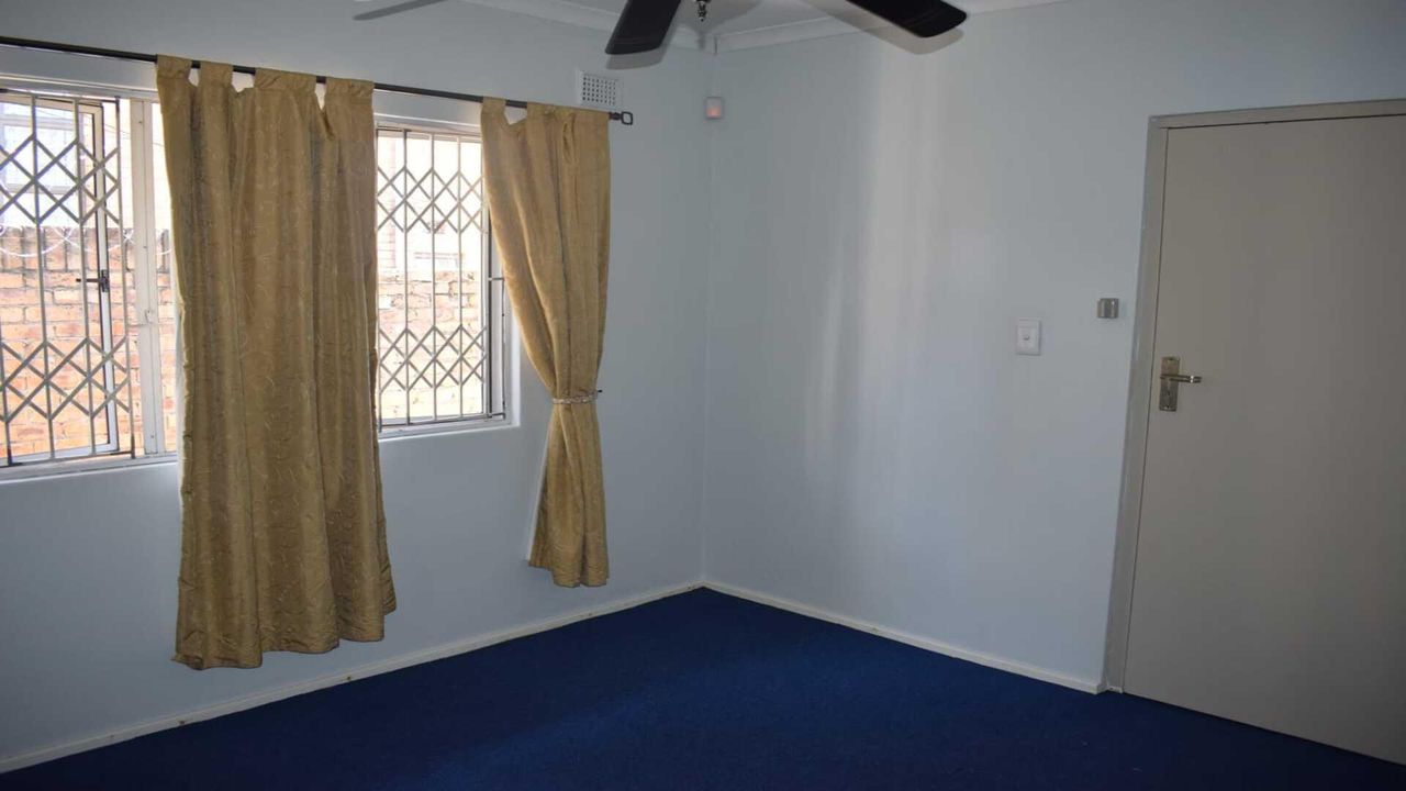 Photo 18 of 27