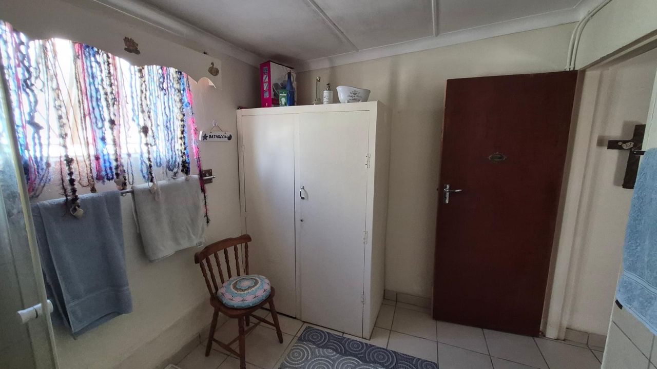 Photo 19 of 25