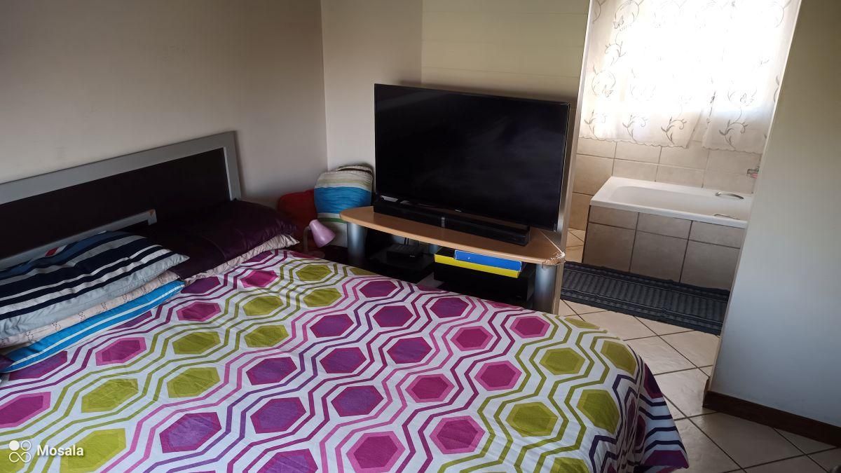 Photo 14 of 21