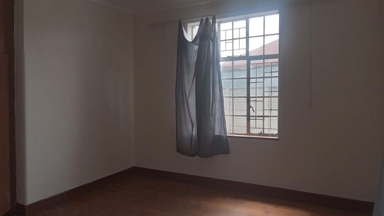 Photo 16 of 28