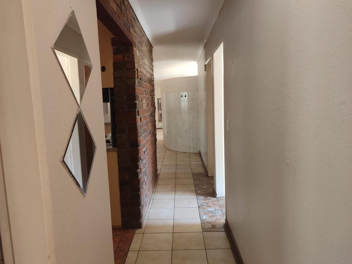 Photo 5 of 23
