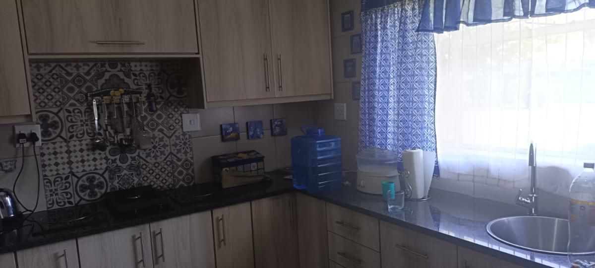 Photo 9 of 18