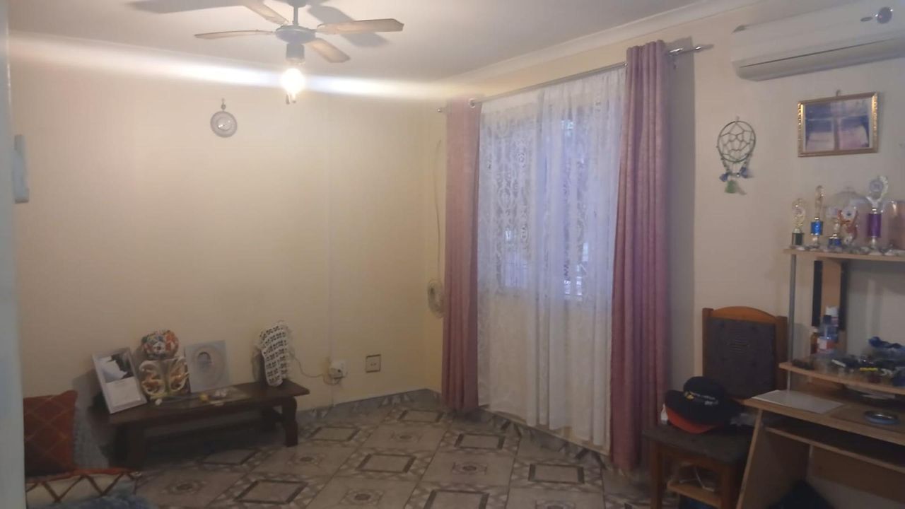 Photo 3 of 18