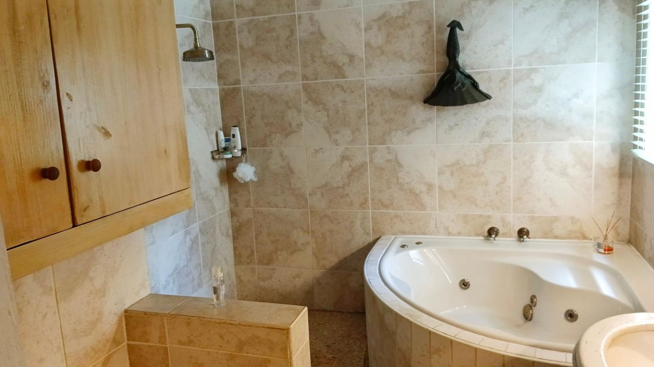 Photo 10 of 22