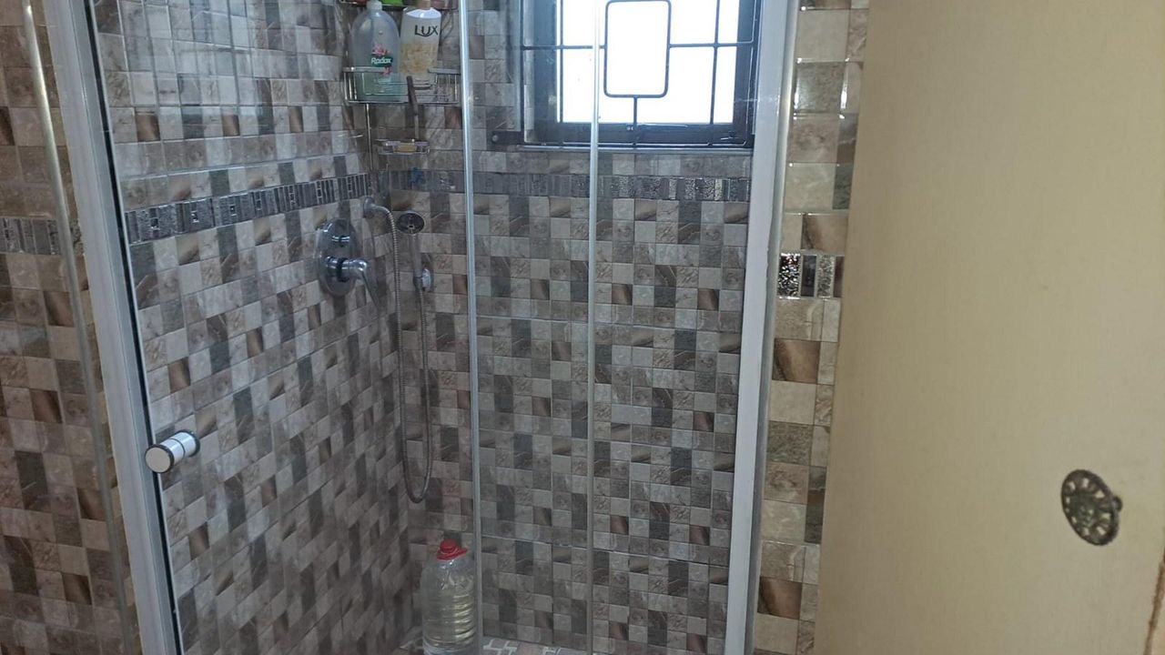Photo 11 of 20