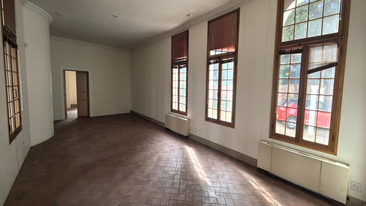 Photo 10 of 32