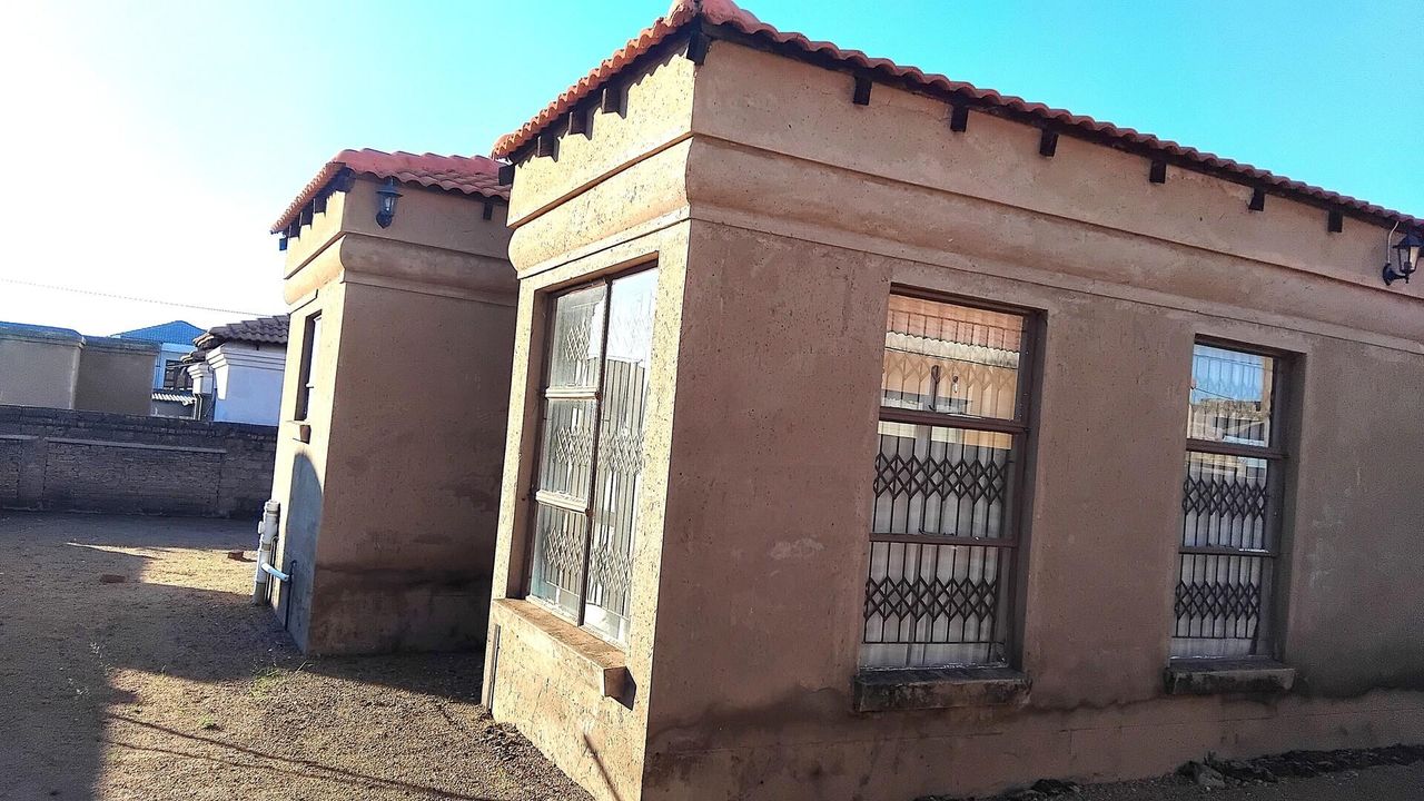 Photo 3 of 25