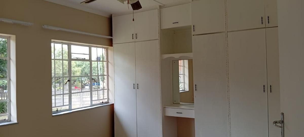 Photo 12 of 28