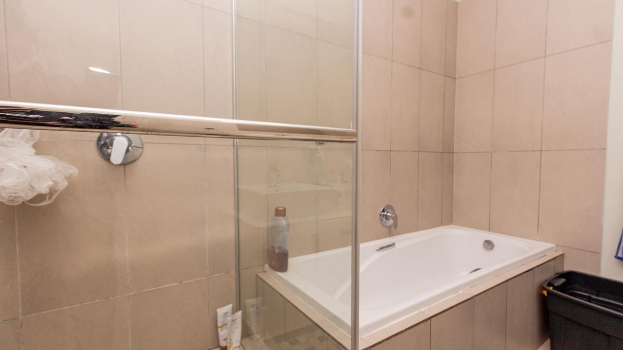 Photo 14 of 20