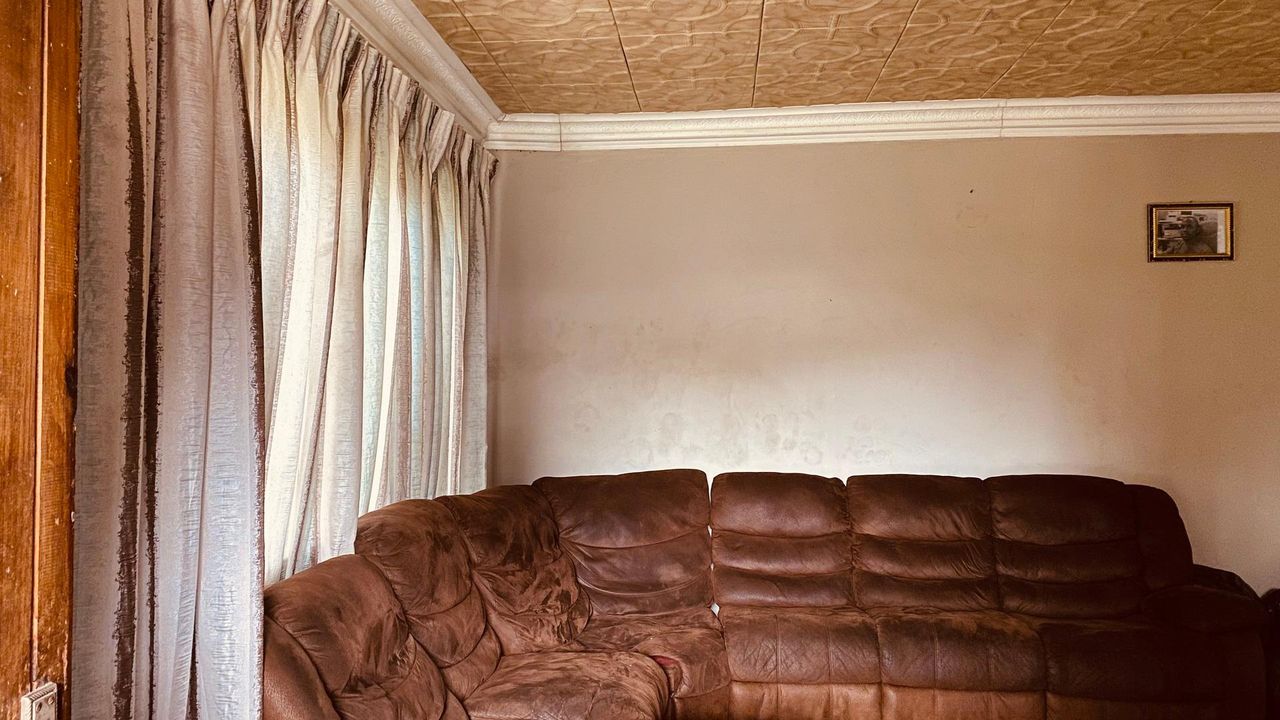Photo 4 of 24