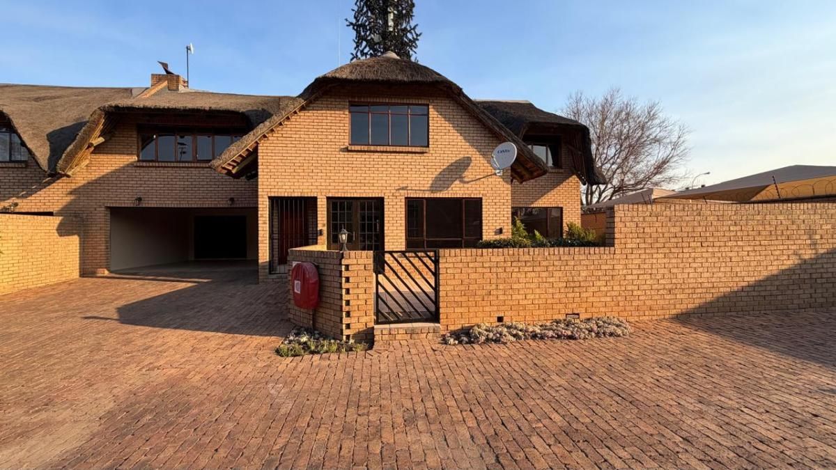 Photo of 4 Bedroom duplex townhouse - sectional for sale in Middelburg Central