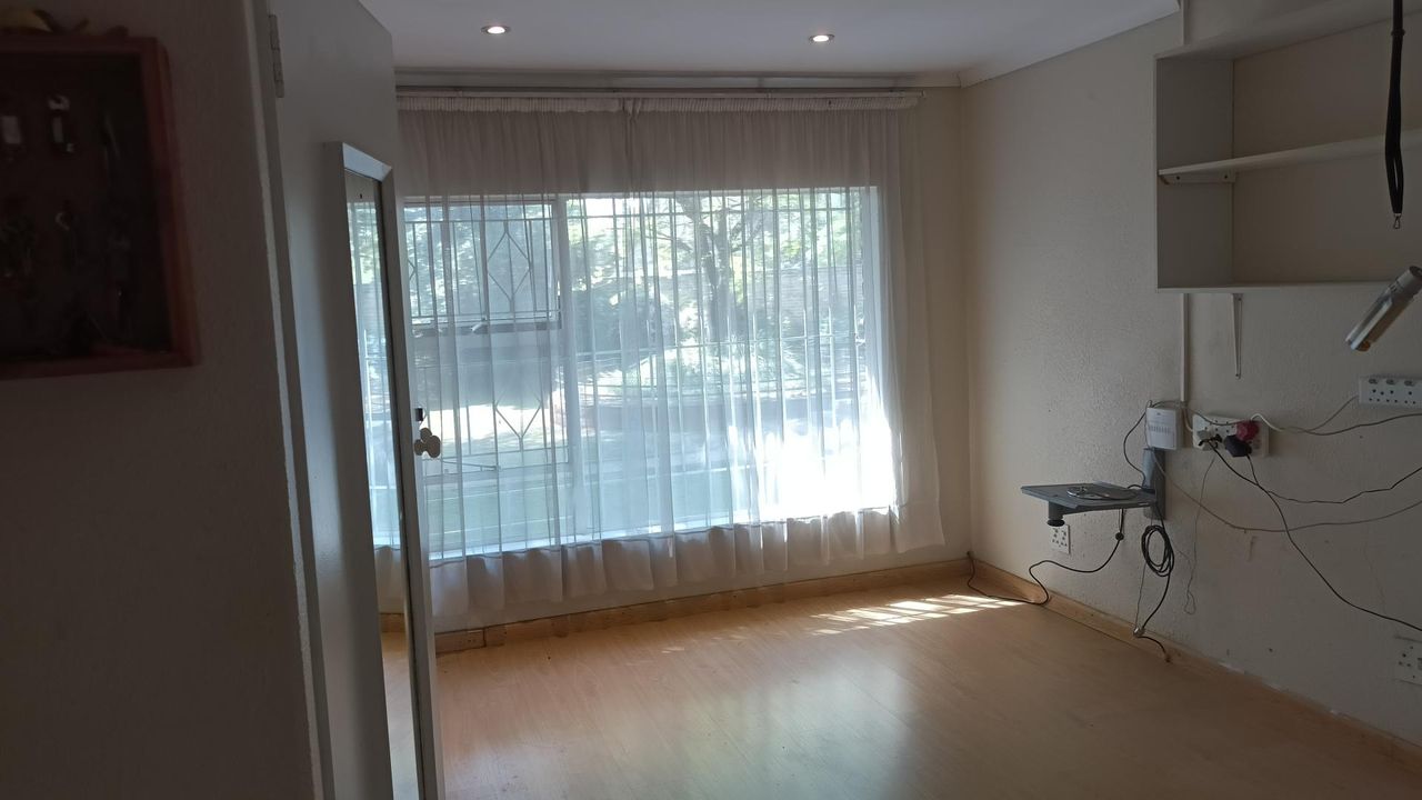 Photo 17 of 24