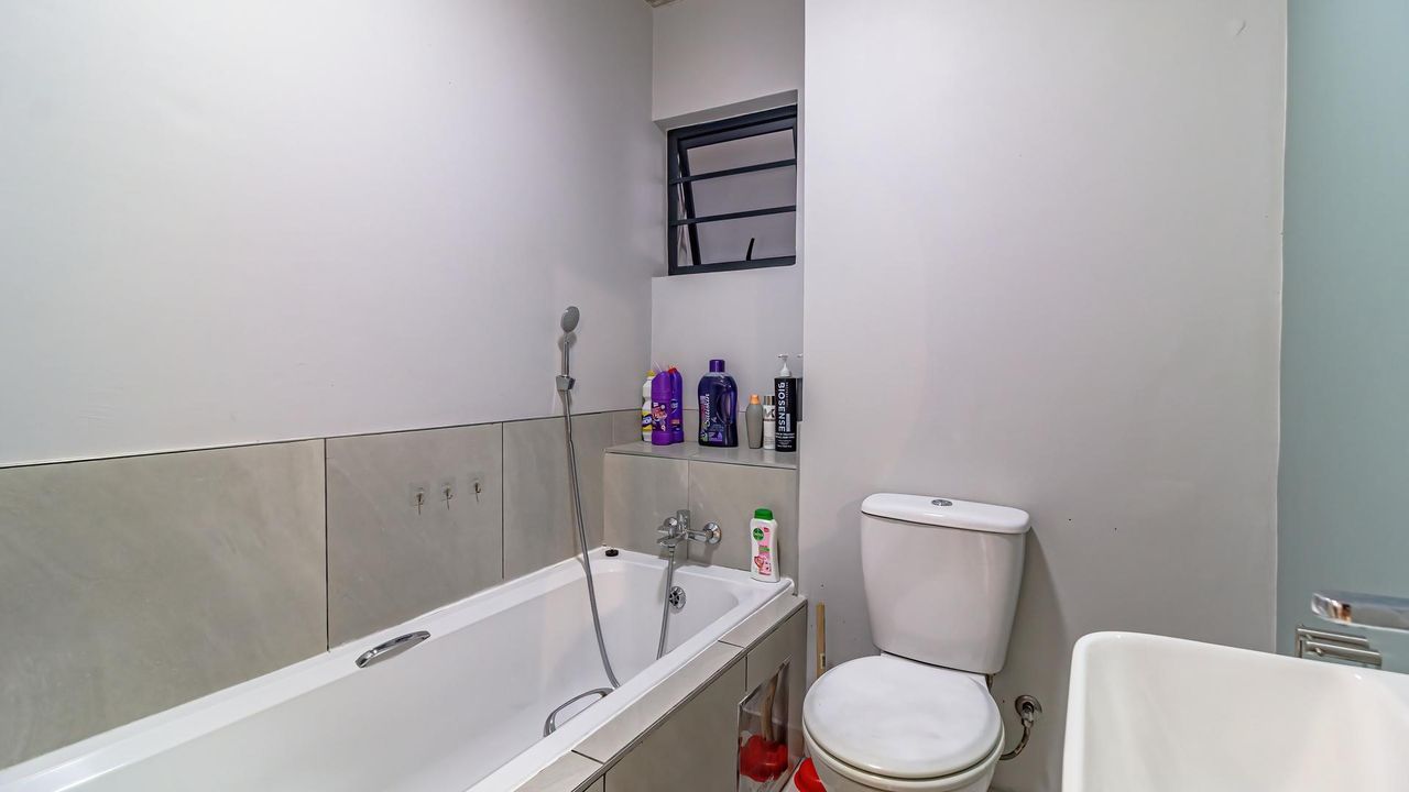 Photo 17 of 24