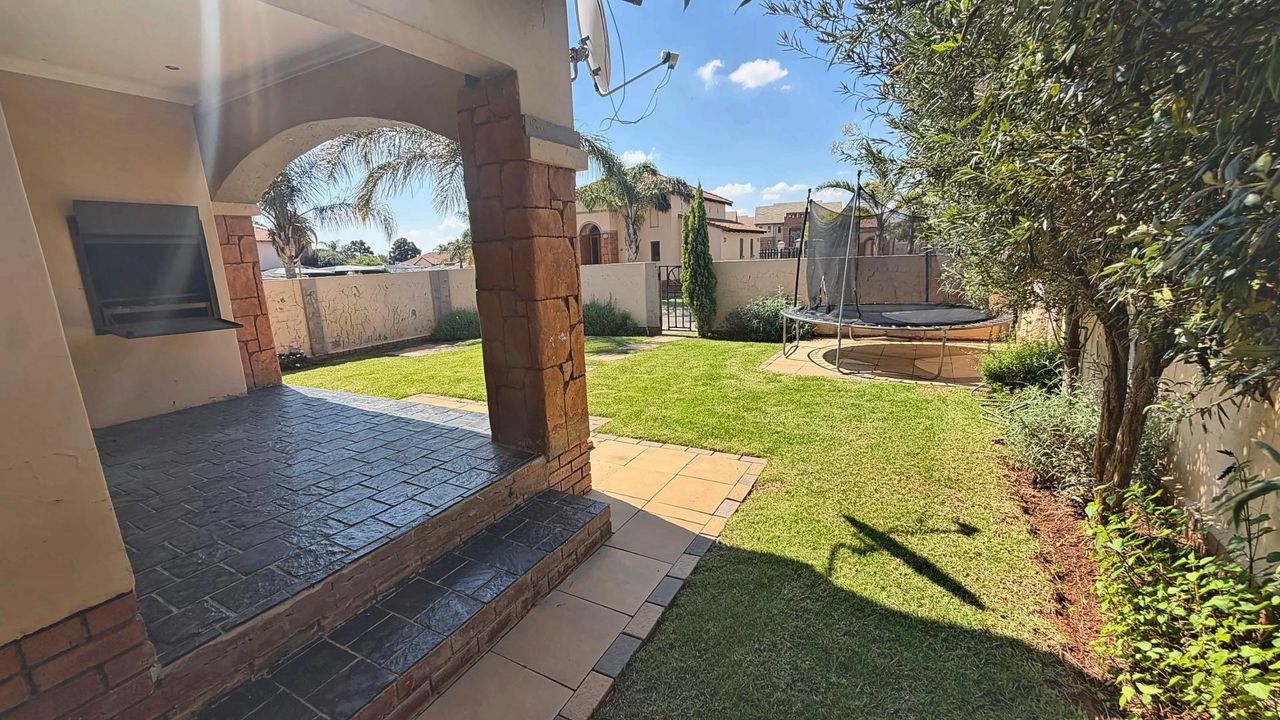 Photo 20 of 28