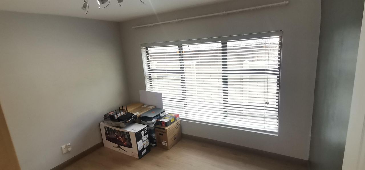 Photo 16 of 30