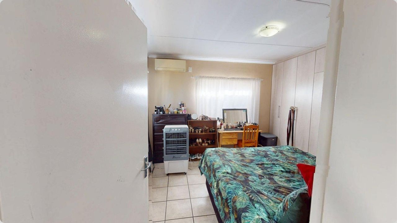 Photo 20 of 44