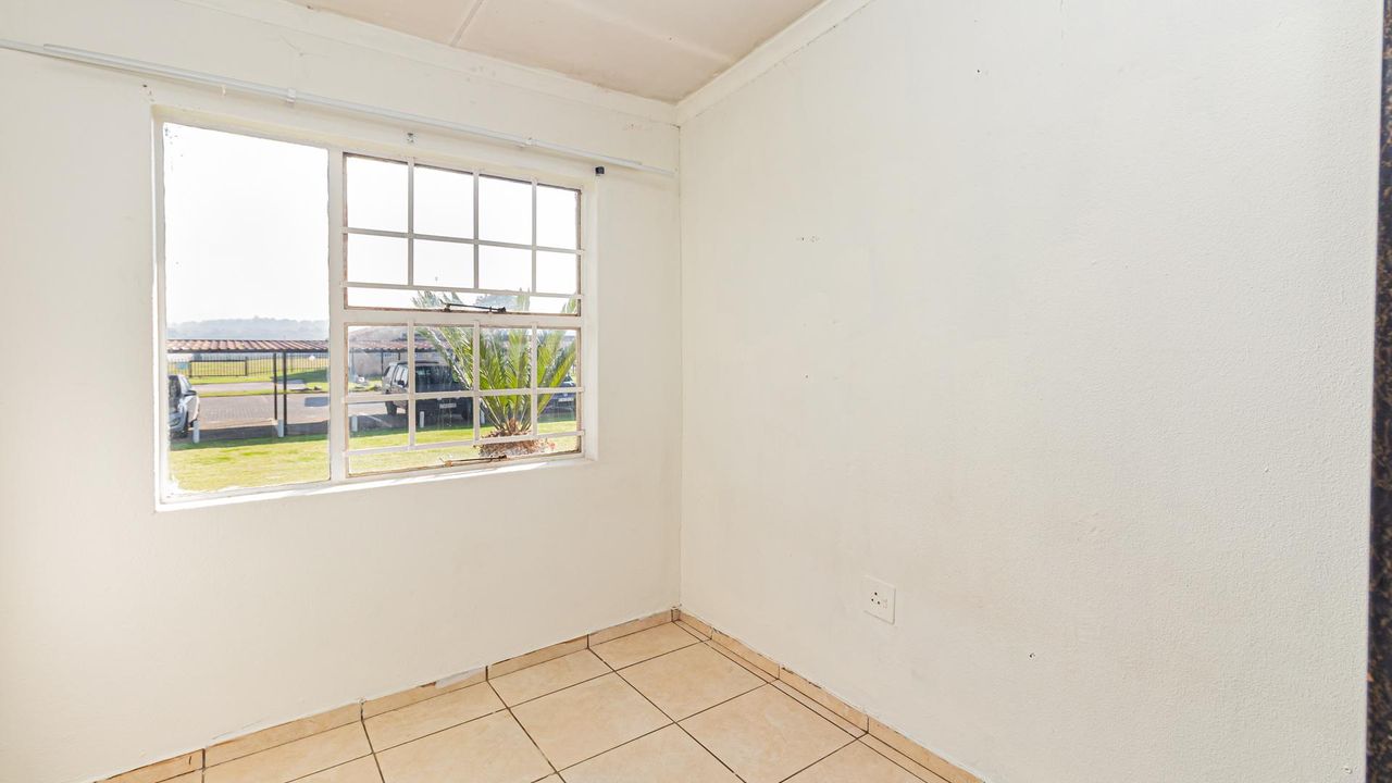 Photo 14 of 28