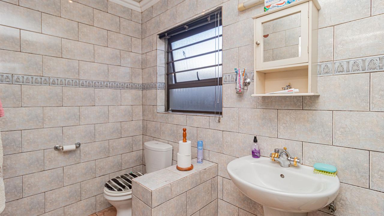 Photo of 4 Bedroom house for sale in Devon Park Village, Eersterivier