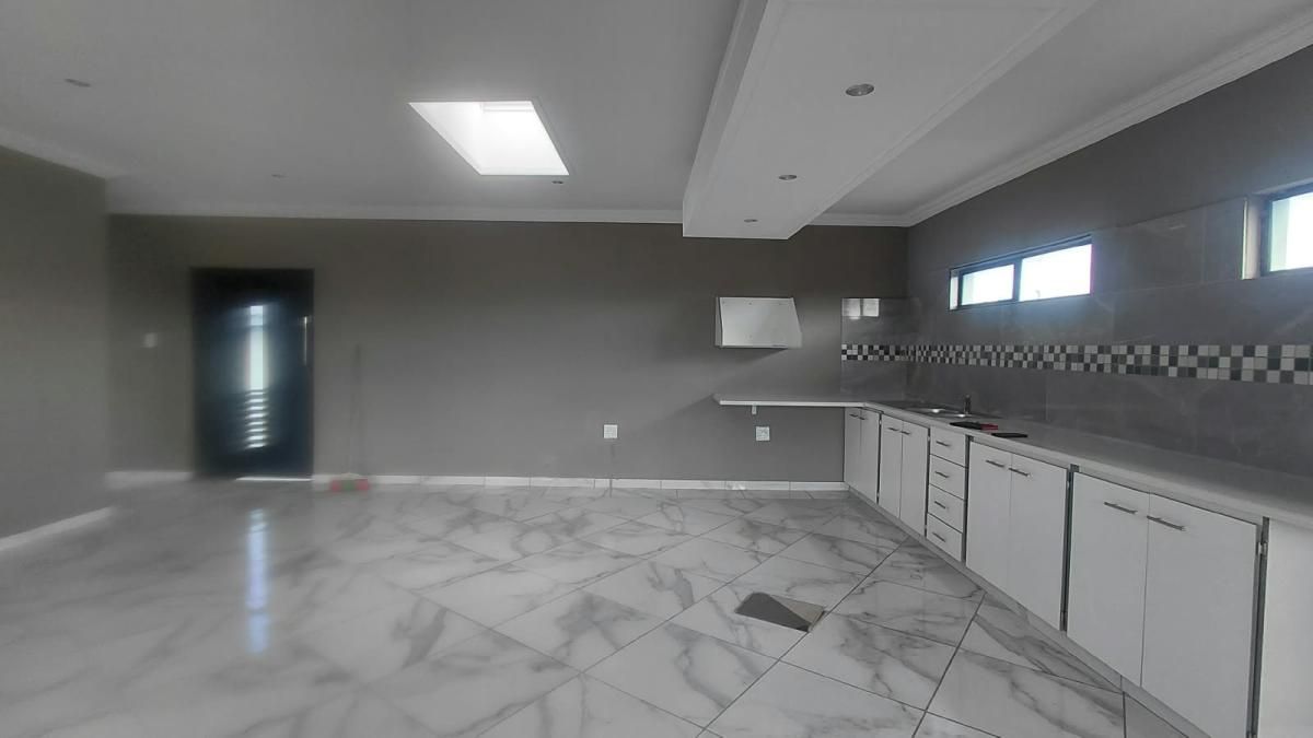 Photo 5 of 8