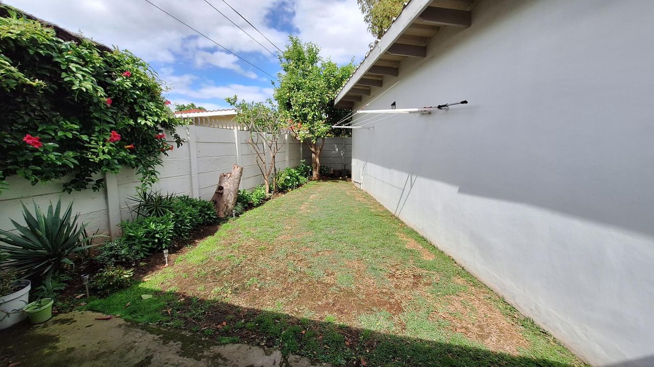 Photo 23 of 25