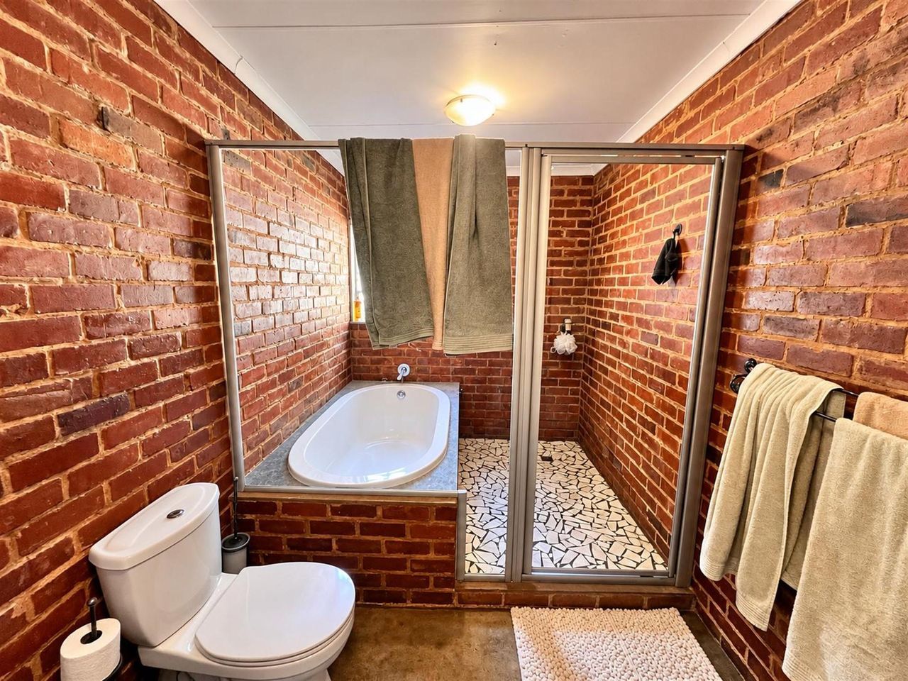 Photo 4 of 23