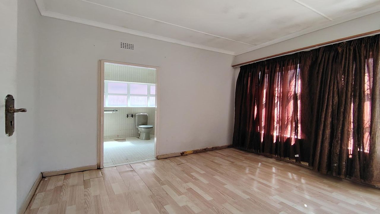 Photo 17 of 25