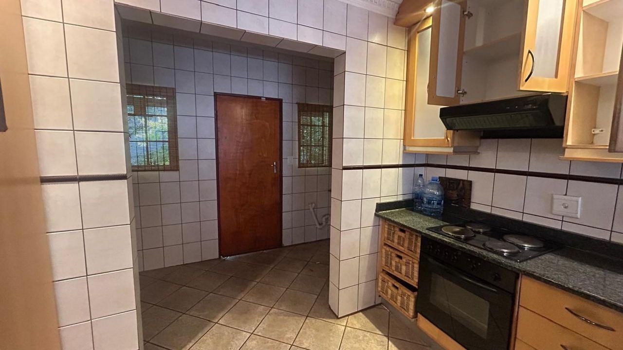 Photo 16 of 25