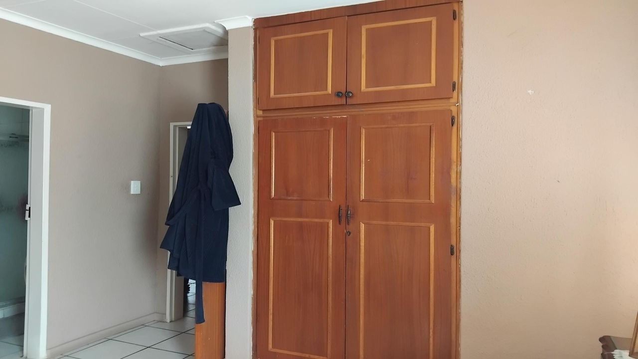 Photo 13 of 23