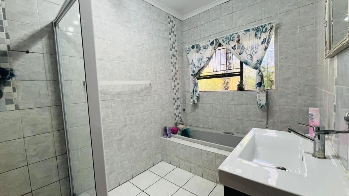 Photo of 4 Bedroom house for sale in Ben Fleur, Witbank
