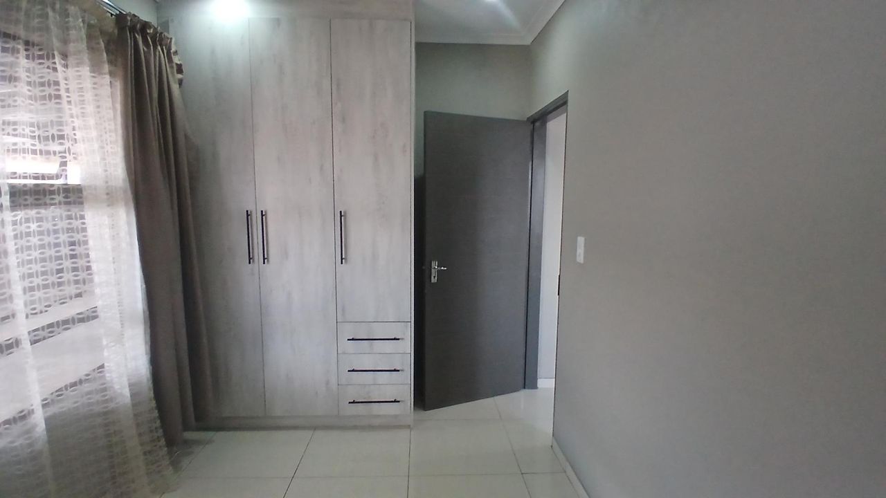 Photo 20 of 32