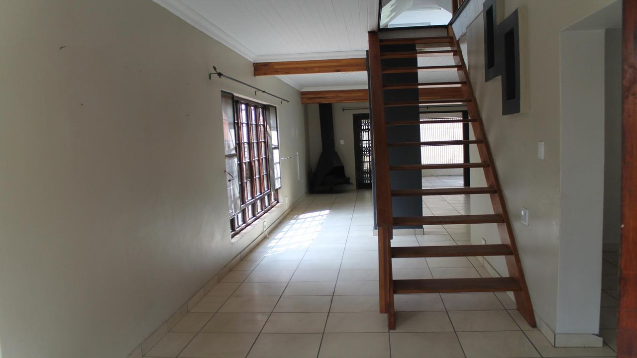 Photo 16 of 30