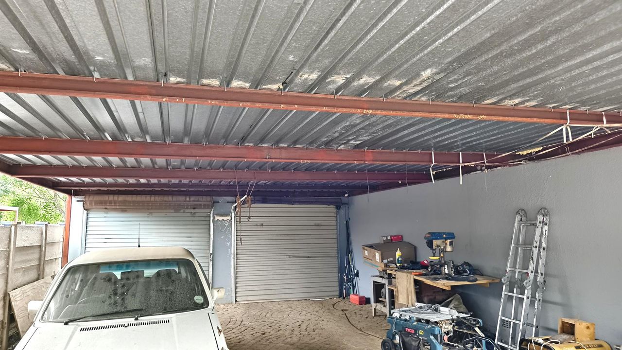Photo 18 of 25