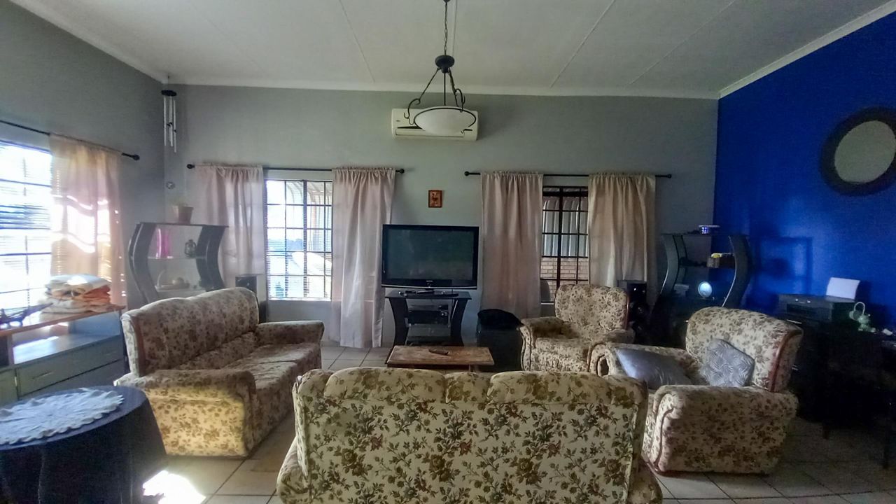 Photo 7 of 20