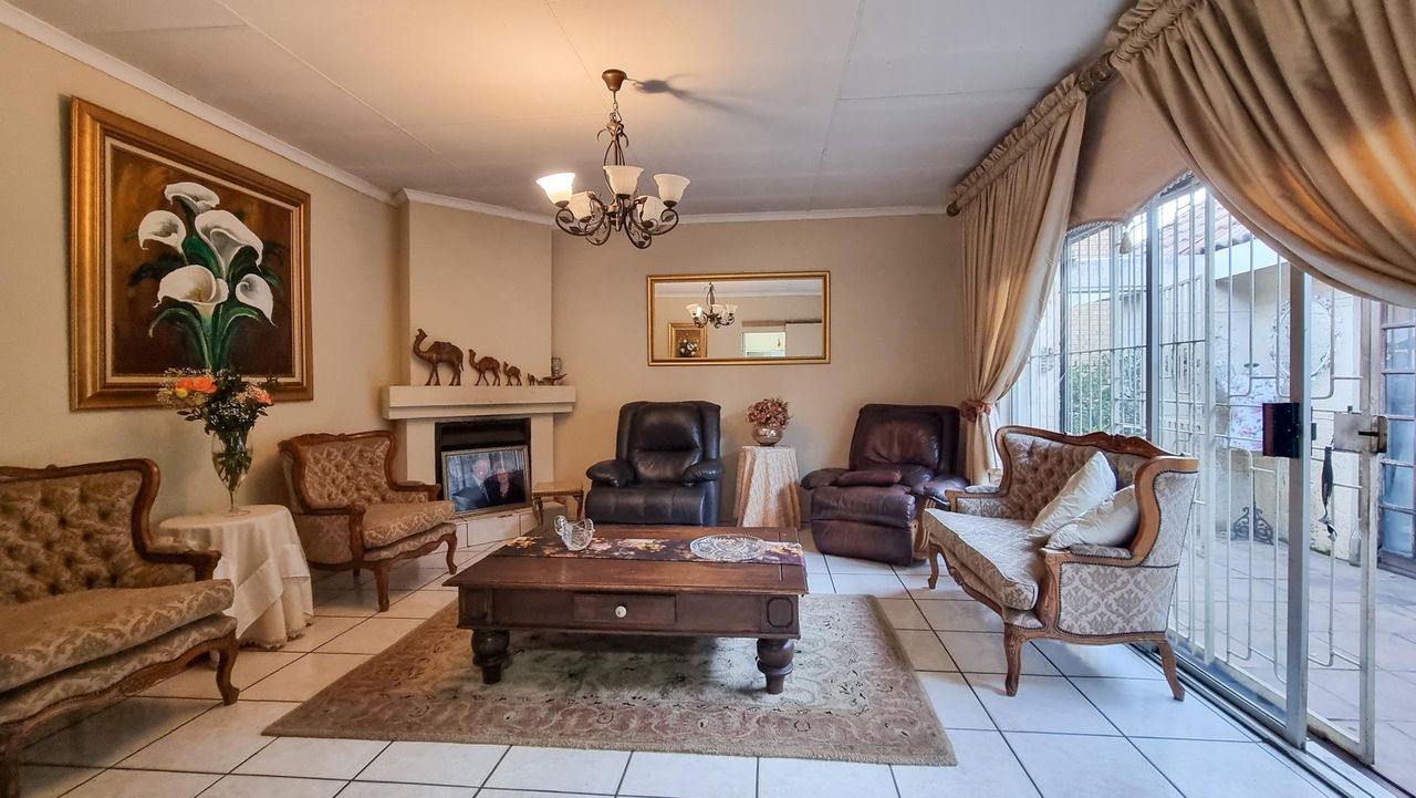 Photo of 8 Bedroom house for sale in Aerorand, Middelburg