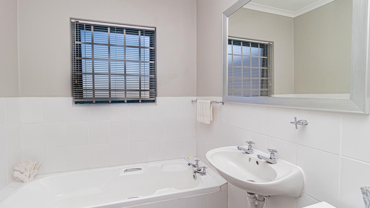 3 Bedroom house for sale in Oakglen, Bellville