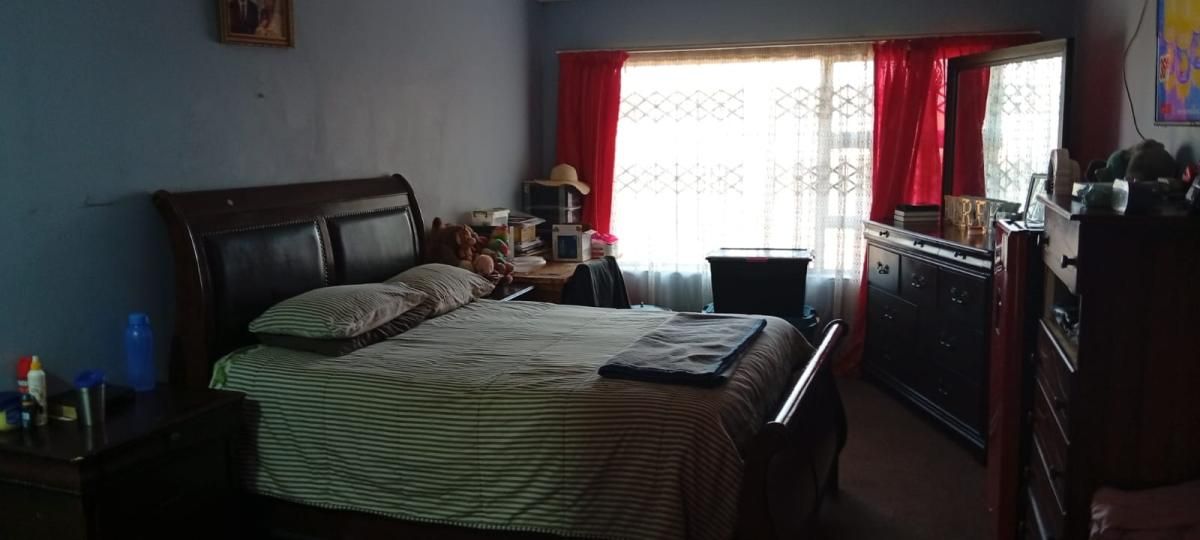 Photo 12 of 27