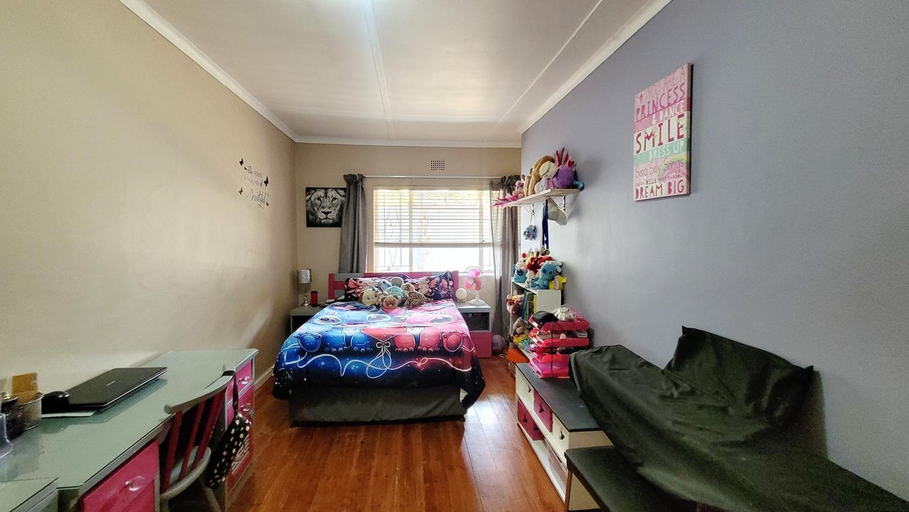 Photo 33 of 51