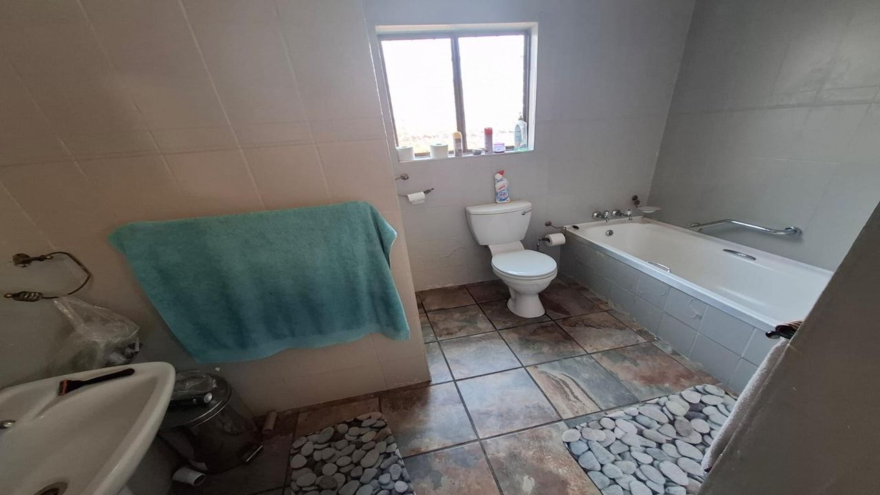 Photo 11 of 25