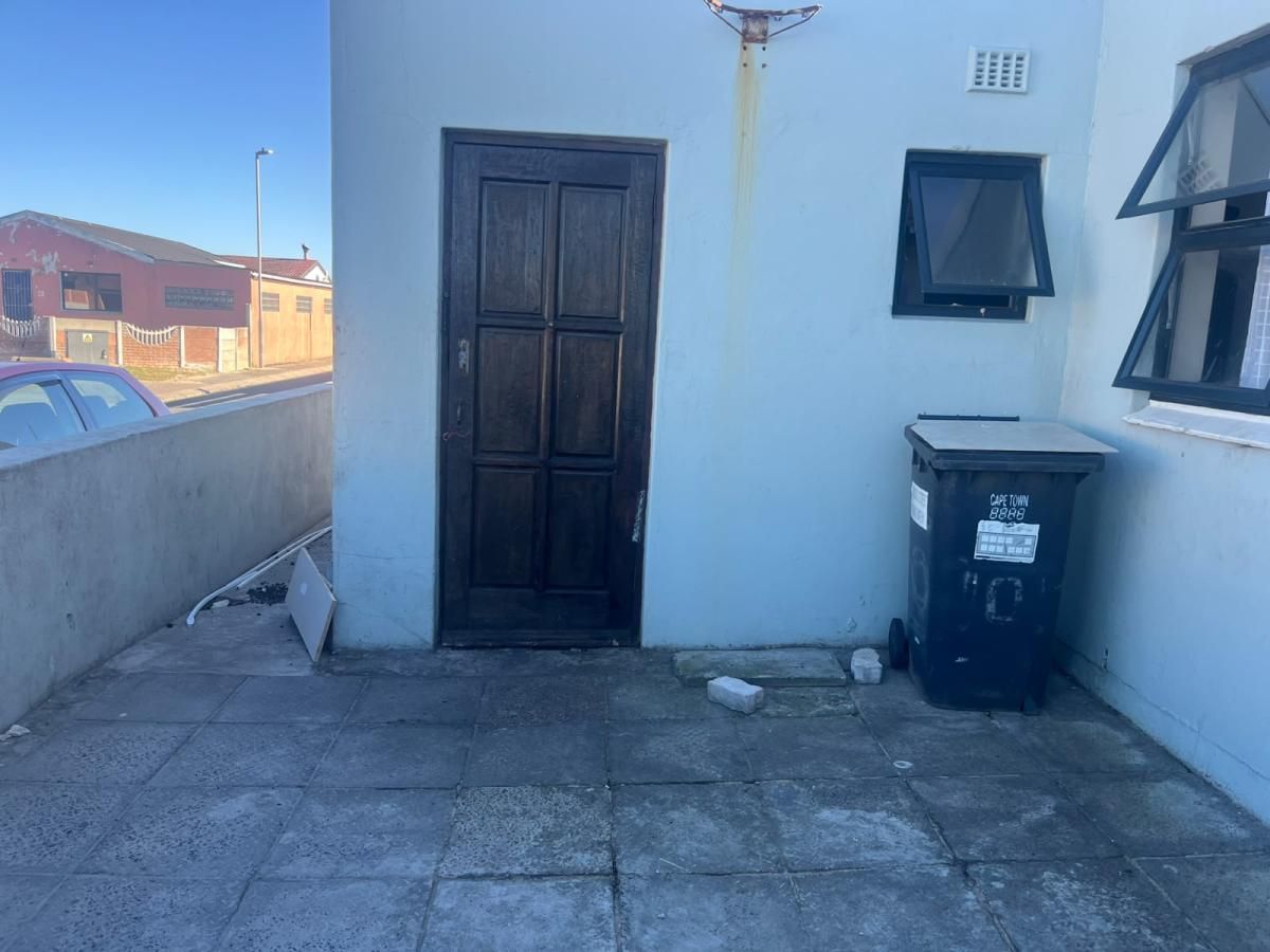 Photo 3 of 23
