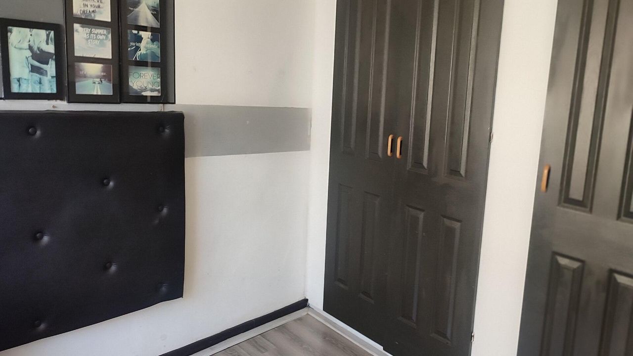 Photo 17 of 24