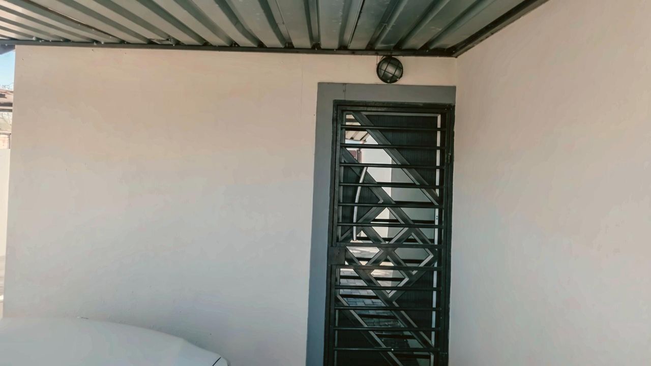 Photo 7 of 18
