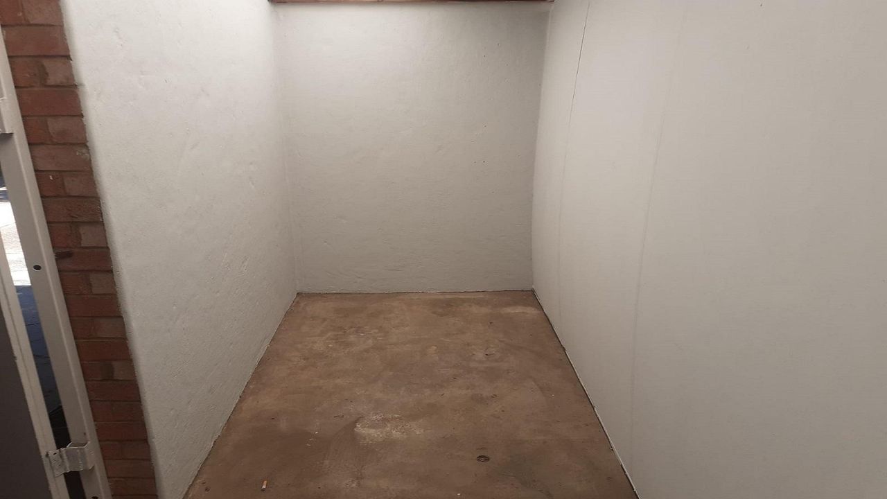 Photo 17 of 27