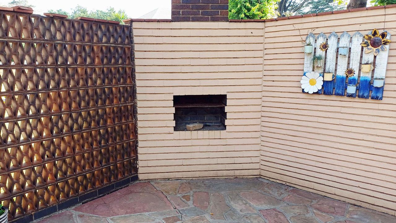 Photo 8 of 20