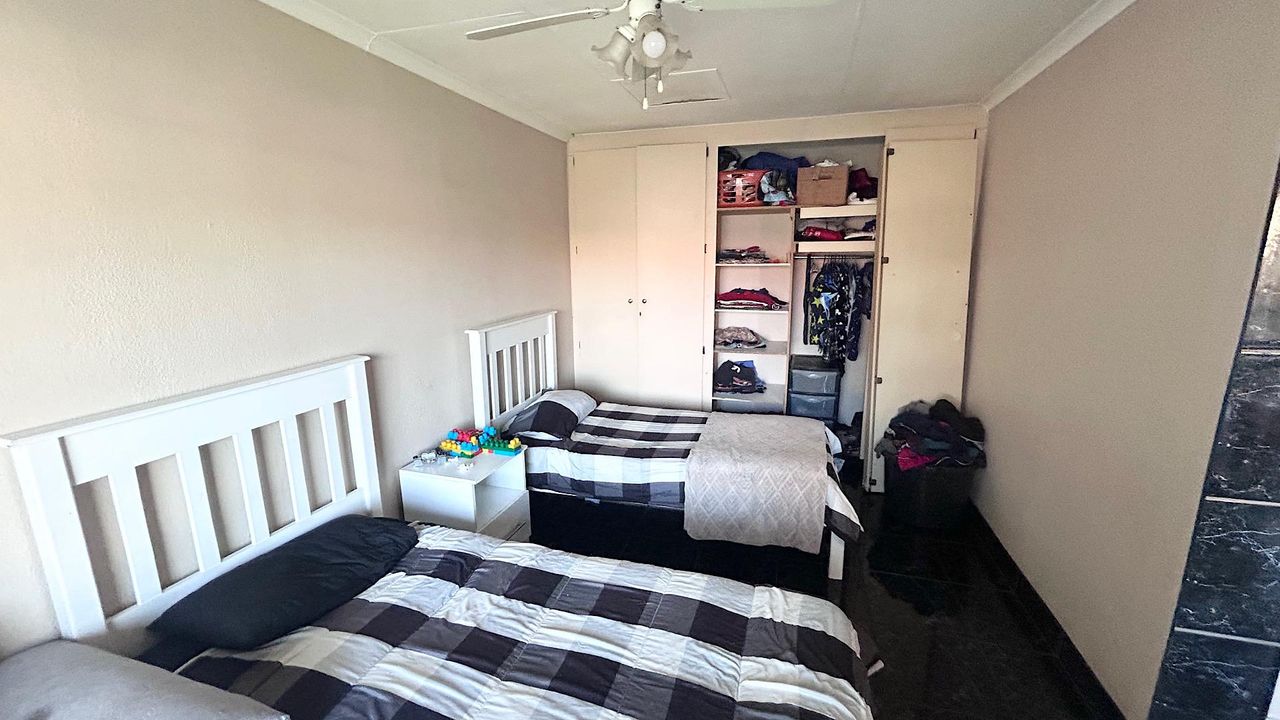 Photo 18 of 24
