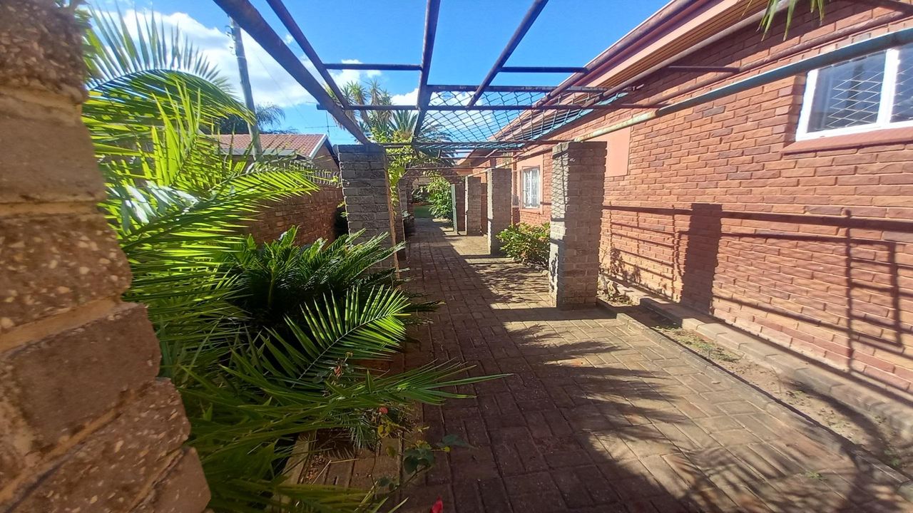 Photo 29 of 33