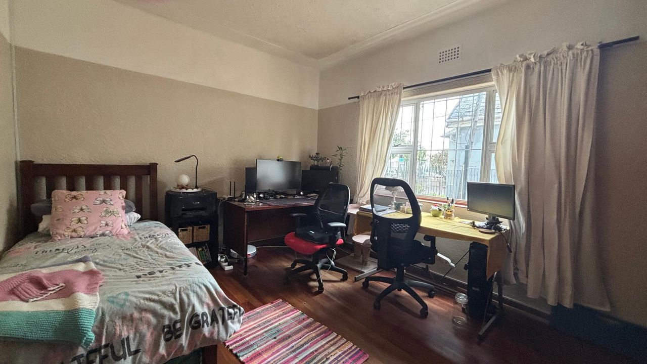 Photo 9 of 18