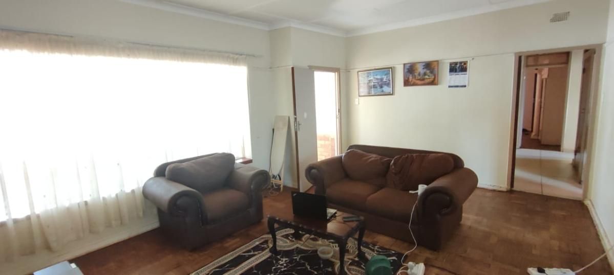 Photo 3 of 23