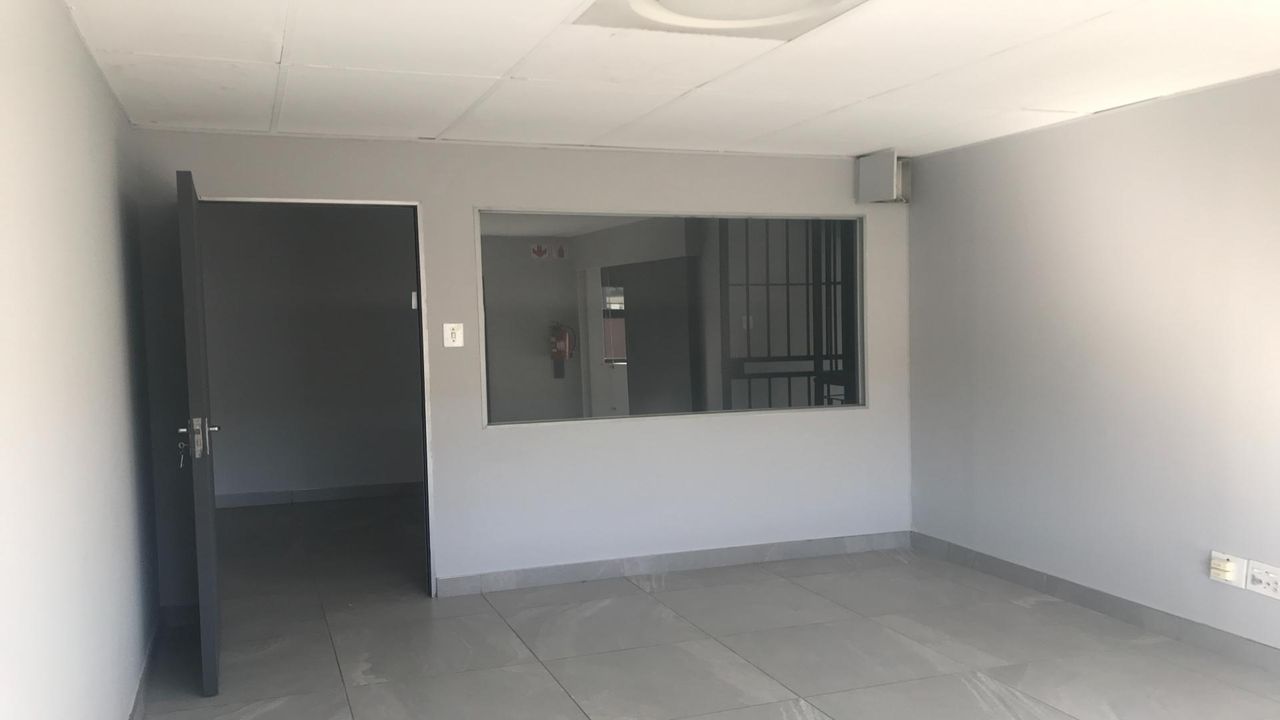 Photo 14 of 25