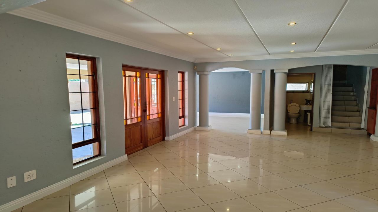Photo 2 of 19