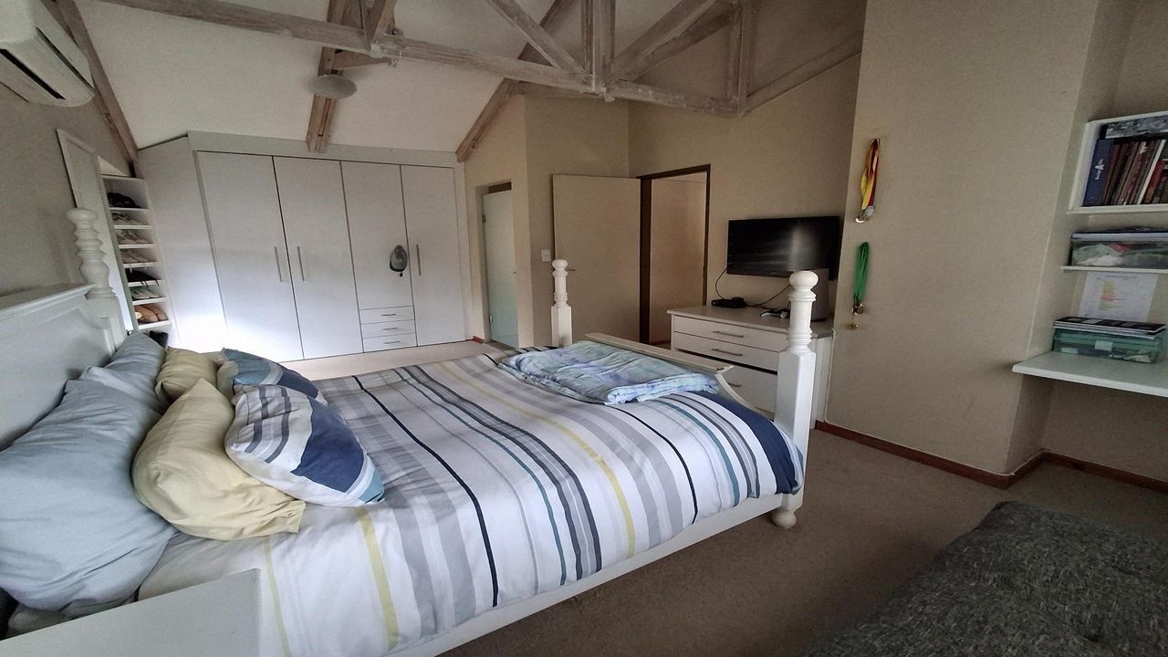Photo 15 of 37